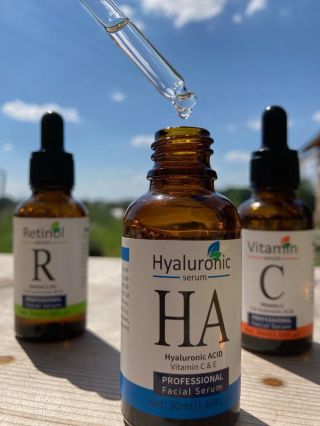 ✨ Tri séra, ktoré si tvoja pleť zamiluje ✨ Vyber si svoje must-have, alebo choď na celé kombo – vyjde najvýhodnejšie 💸 🍊...